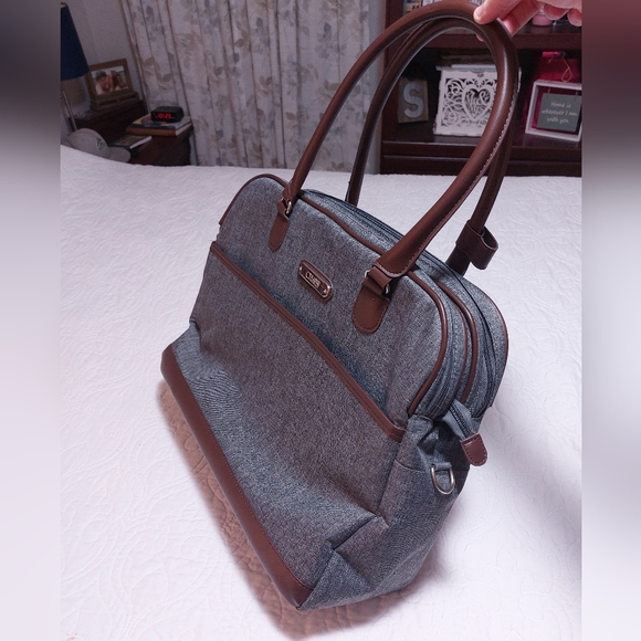 Chaps - Saddle Haven 2.0 Kohl's Pack-All Boarding Bag Laptop Bag Grey & Brown - Picture 2 of 15